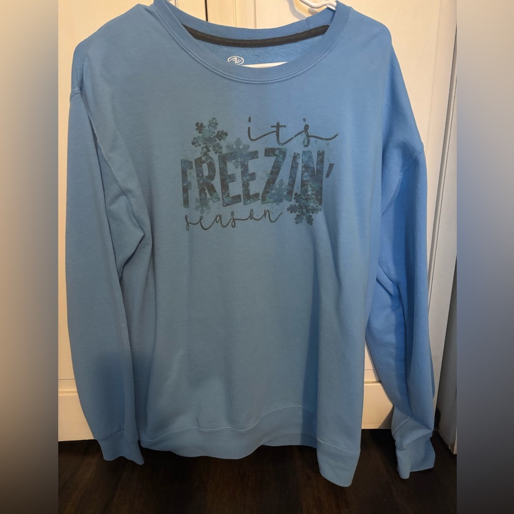 Men’s medium, fits a little bigger than women’s but super comfy!